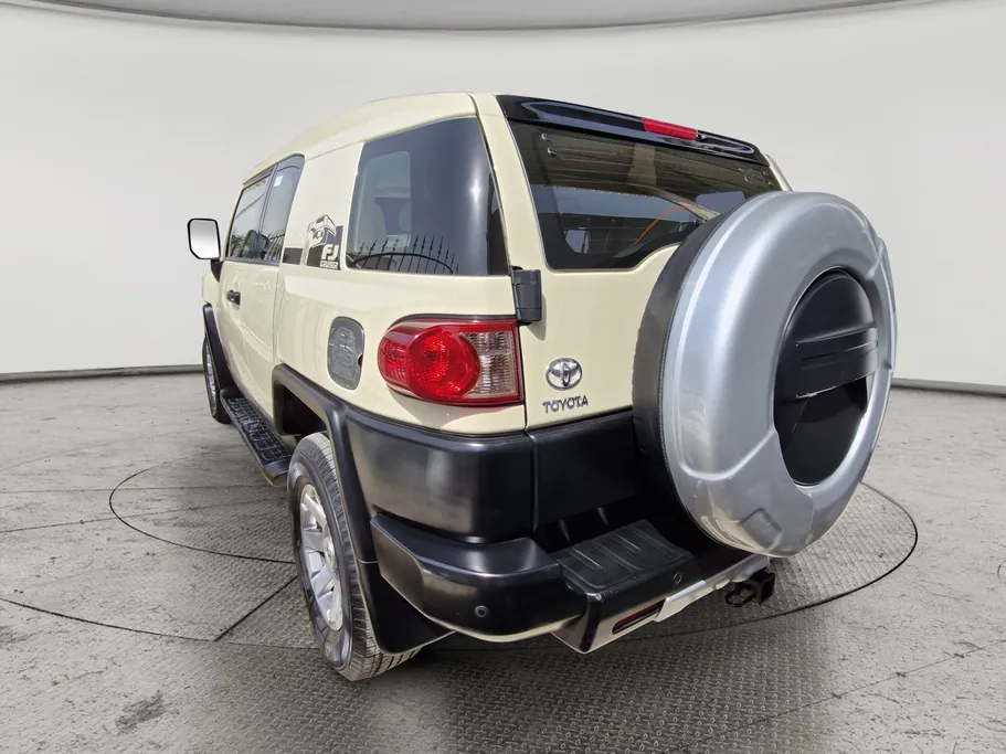 تويوتا اف جي FJ Cruiser 2023 