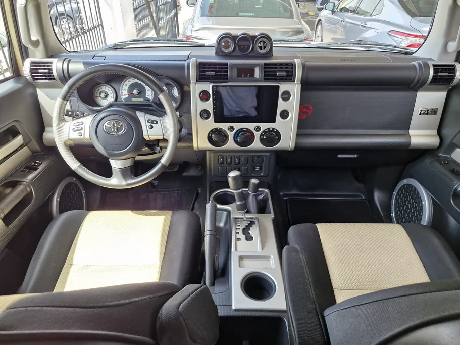 تويوتا اف جي FJ Cruiser 2023 