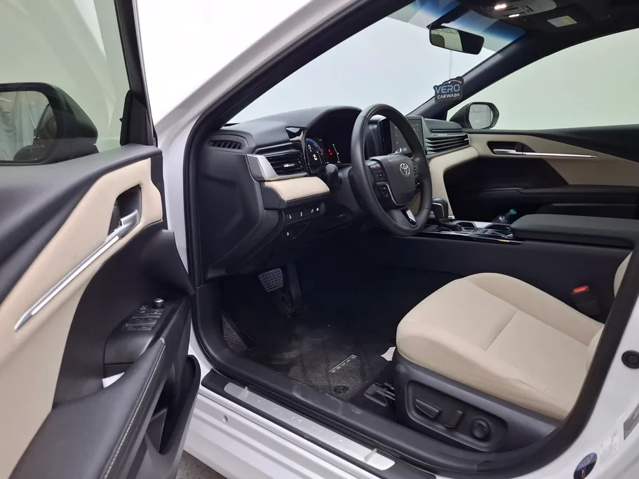 2025 Toyota Camry  LE HEV 