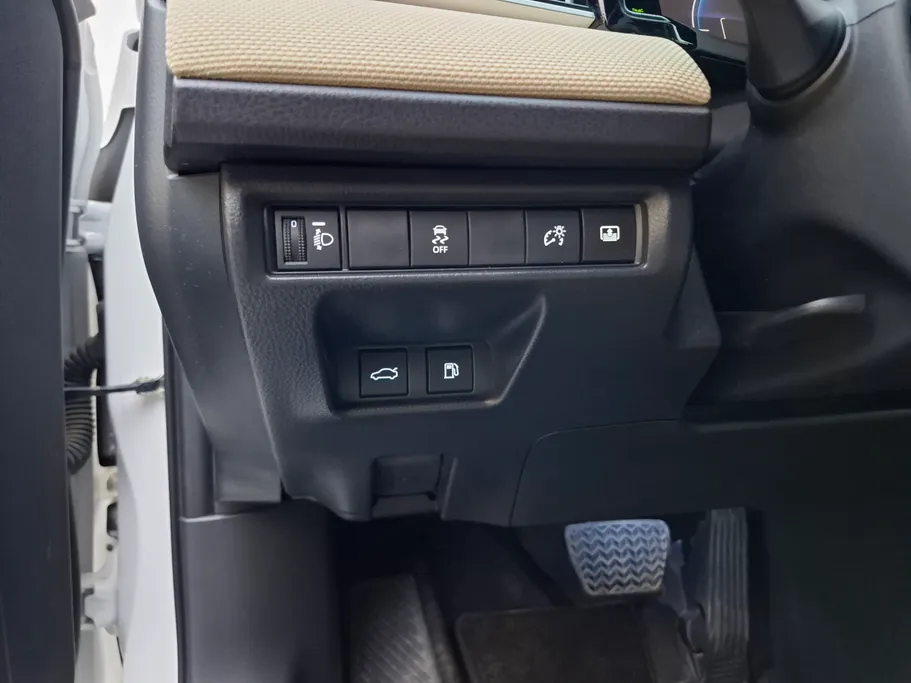2025 Toyota Camry  LE HEV 