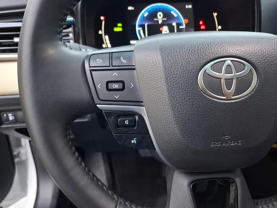 2025 Toyota Camry  LE HEV 
