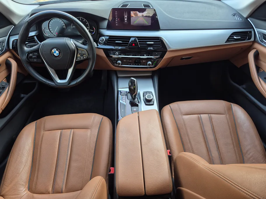 2020 BMW 5 Series 520i 