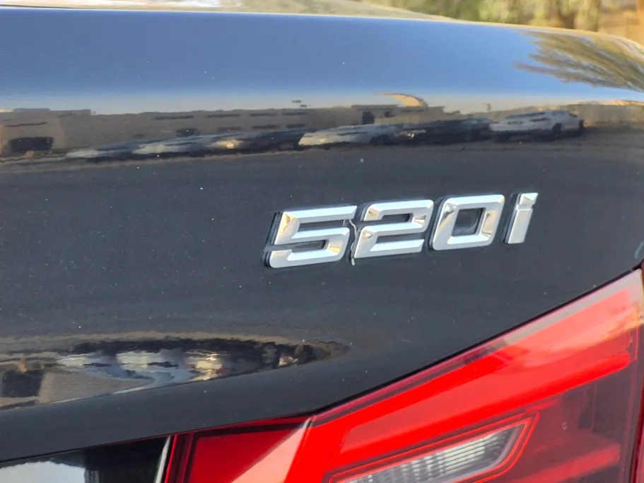 2020 BMW 5 Series 520i 