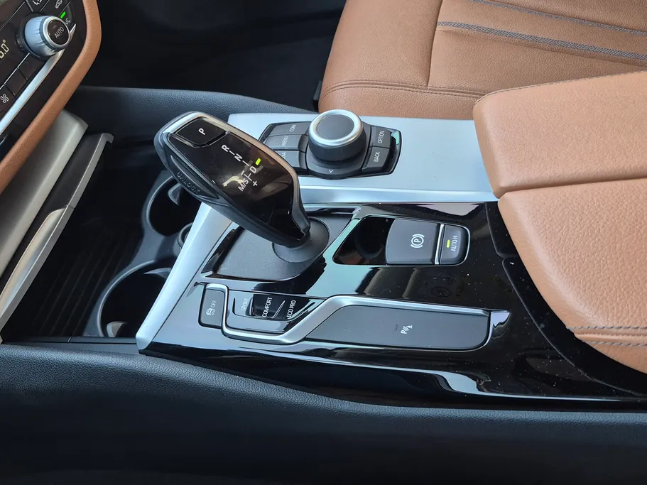 2020 BMW 5 Series 520i 