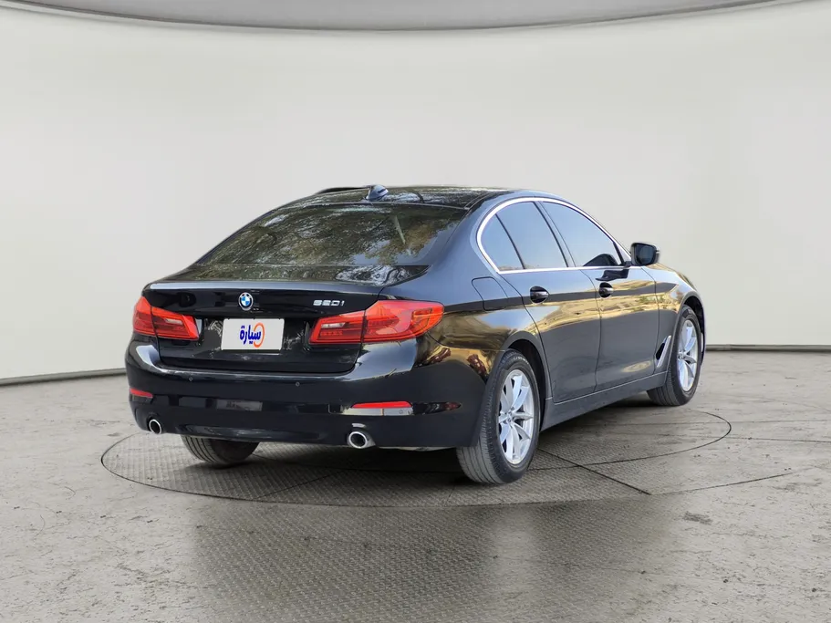 2020 BMW 5 Series 520i 