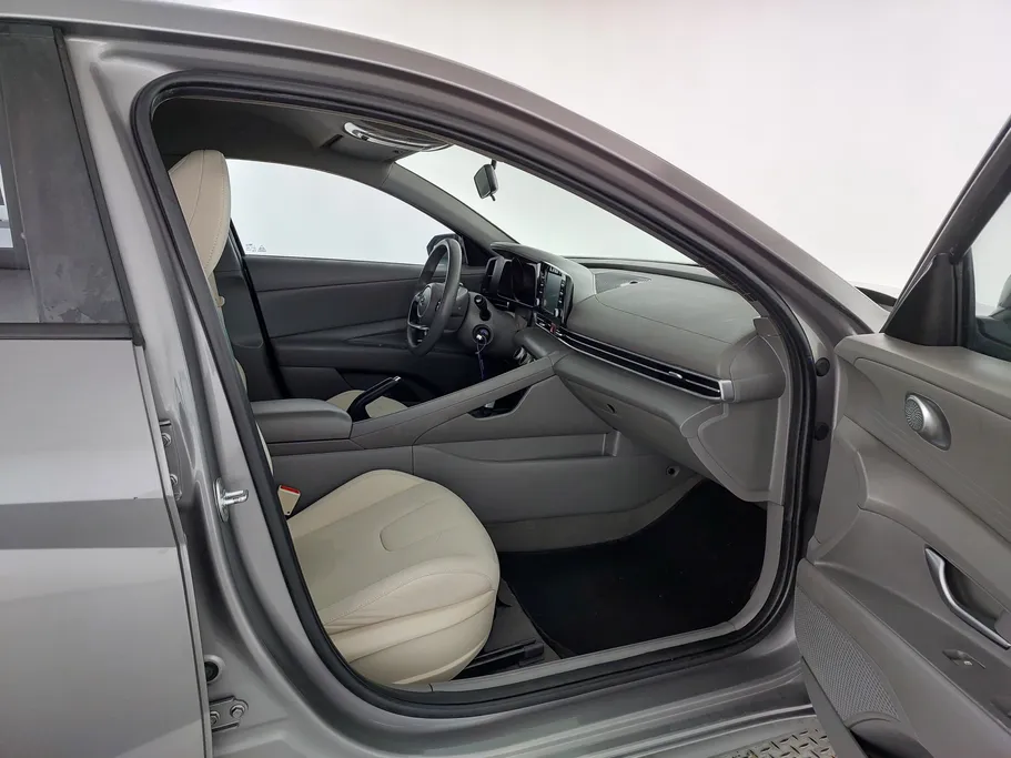 2022 Hyundai Elantra Smart 