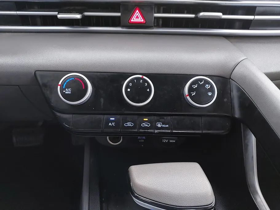 2022 Hyundai Elantra Smart 