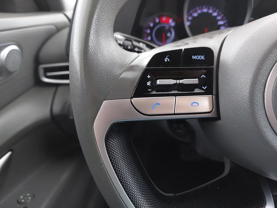 2022 Hyundai Elantra Smart 