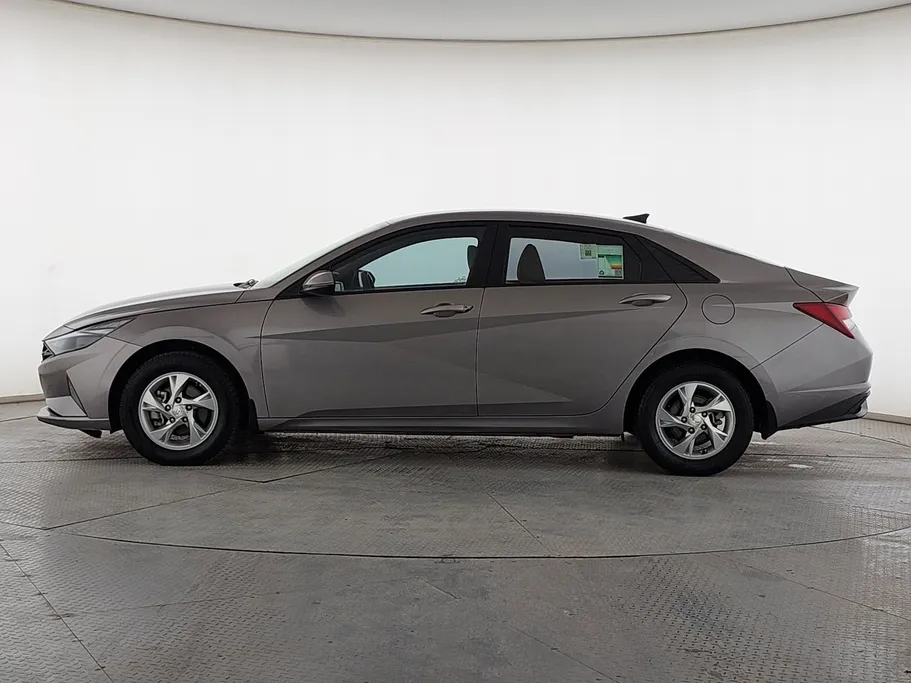 2022 Hyundai Elantra Smart 