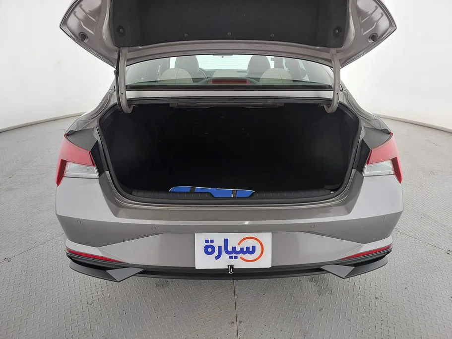 2022 Hyundai Elantra Smart 