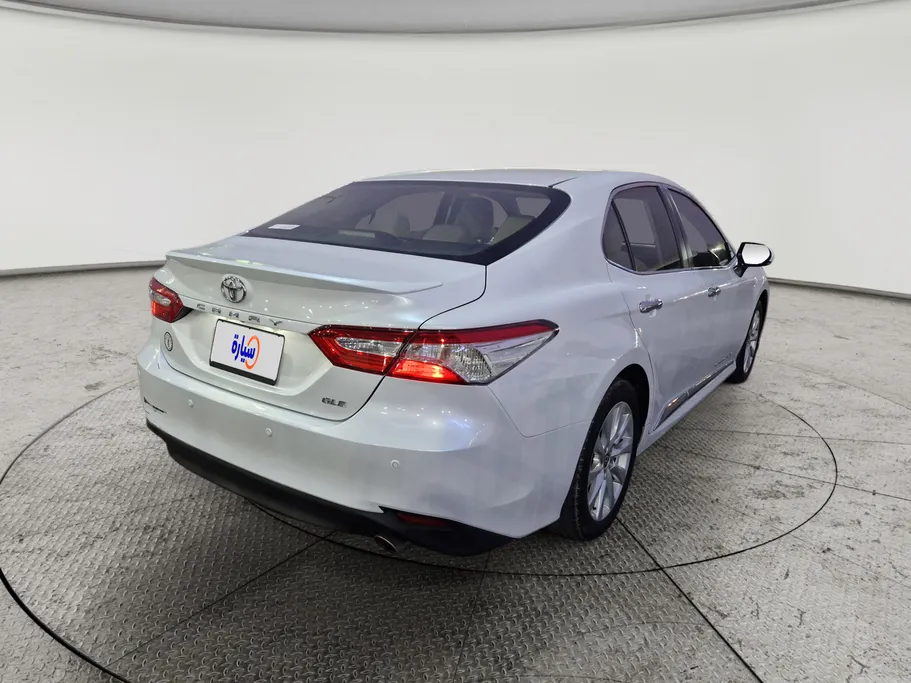 2020 Toyota Camry  GLE 