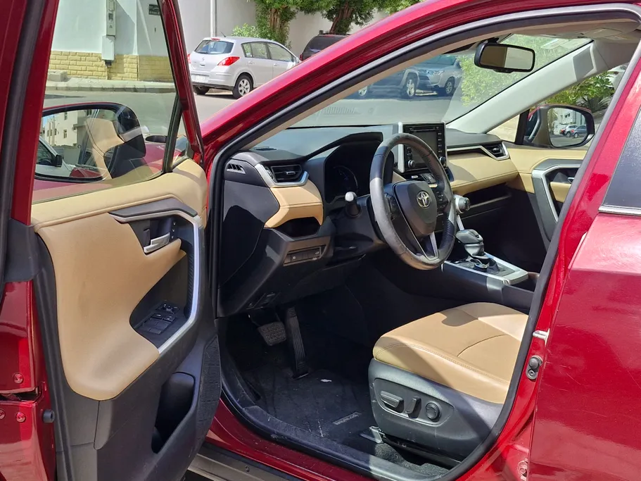 2020 Toyota RAV4 LTD Hybrid  