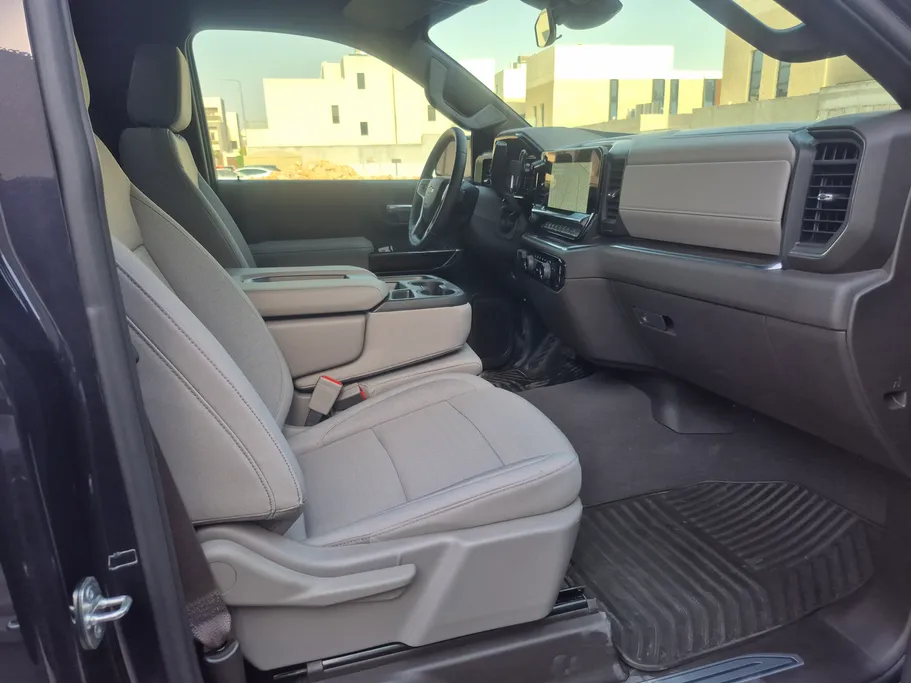 2024 Chevrolet Silverado LT 
