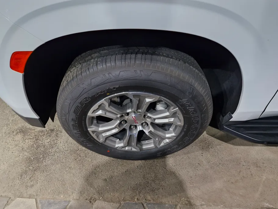 2024 GMC Yukon SLE 