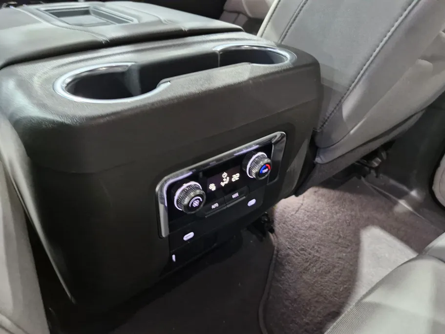 2024 GMC Yukon SLE 