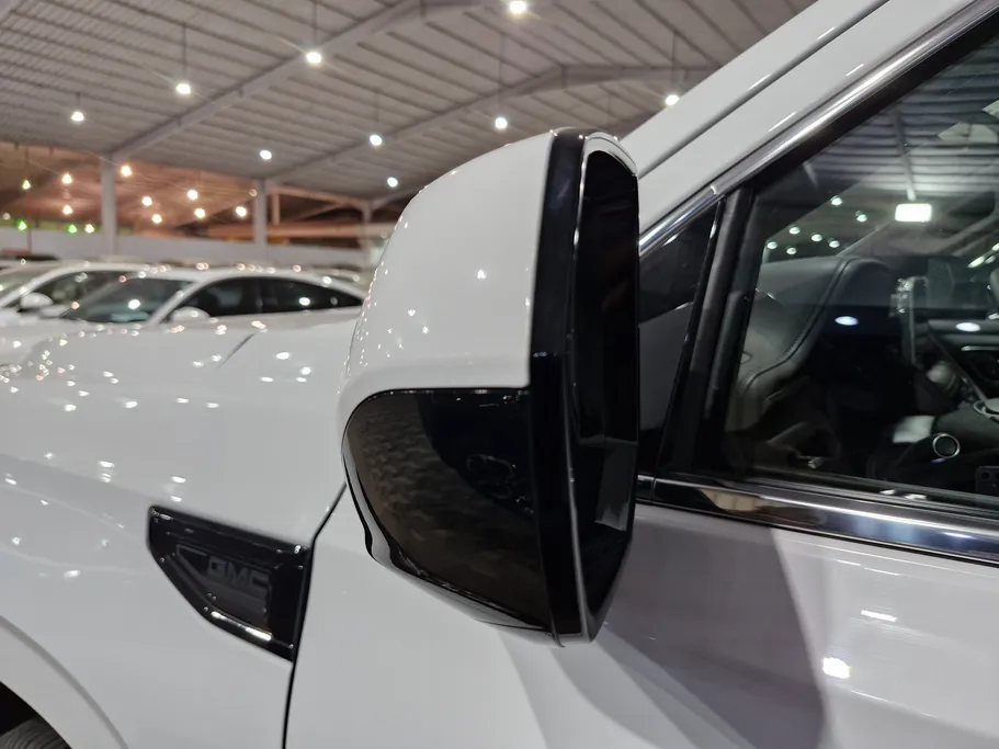 2024 GMC Yukon SLE 