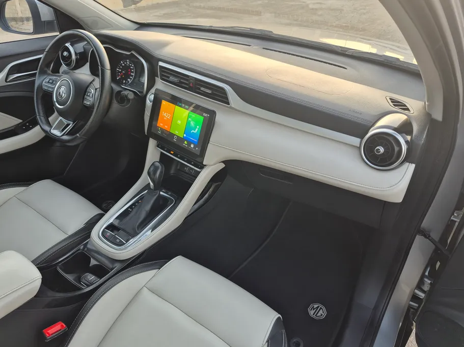 2022 MG ZS LUX 