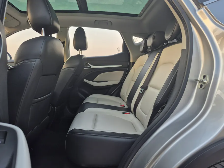 2022 MG ZS LUX 
