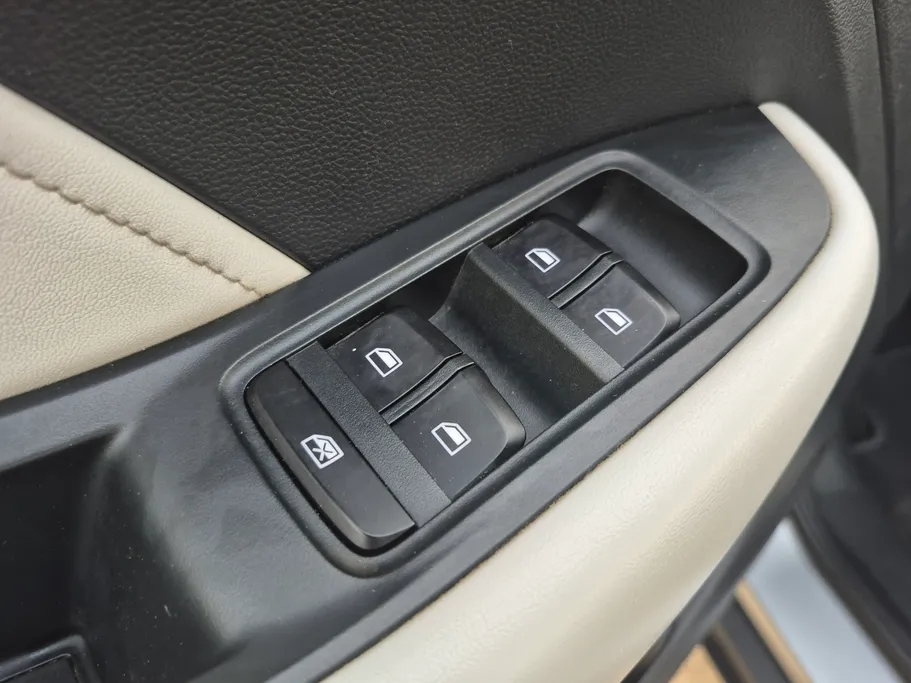 2022 MG ZS LUX 