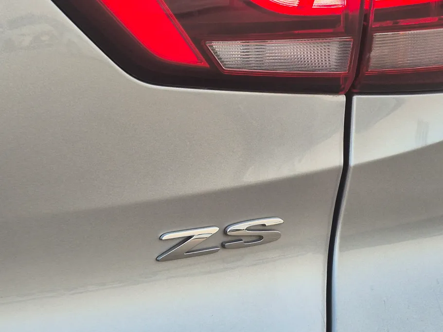 2022 MG ZS LUX 