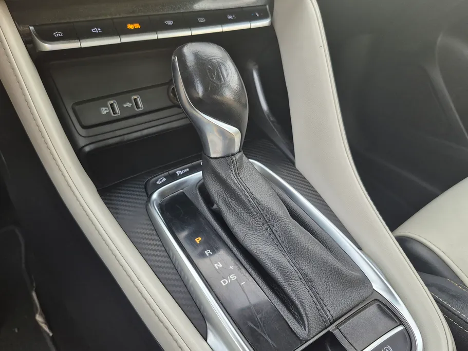2022 MG ZS LUX 