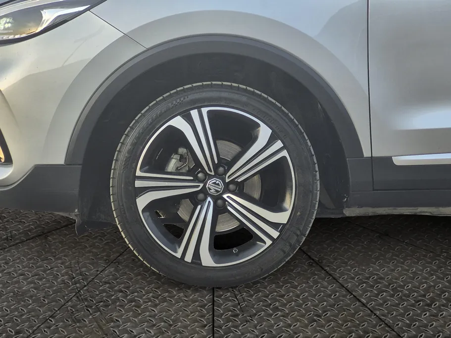 2022 MG ZS LUX 