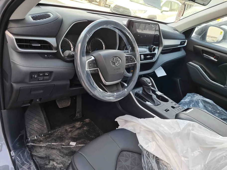 2025 Toyota Highlander GLE Black Edition	 