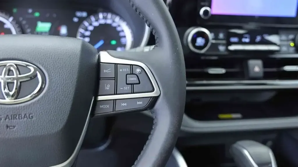 2025 Toyota Highlander GLE Black Edition	 