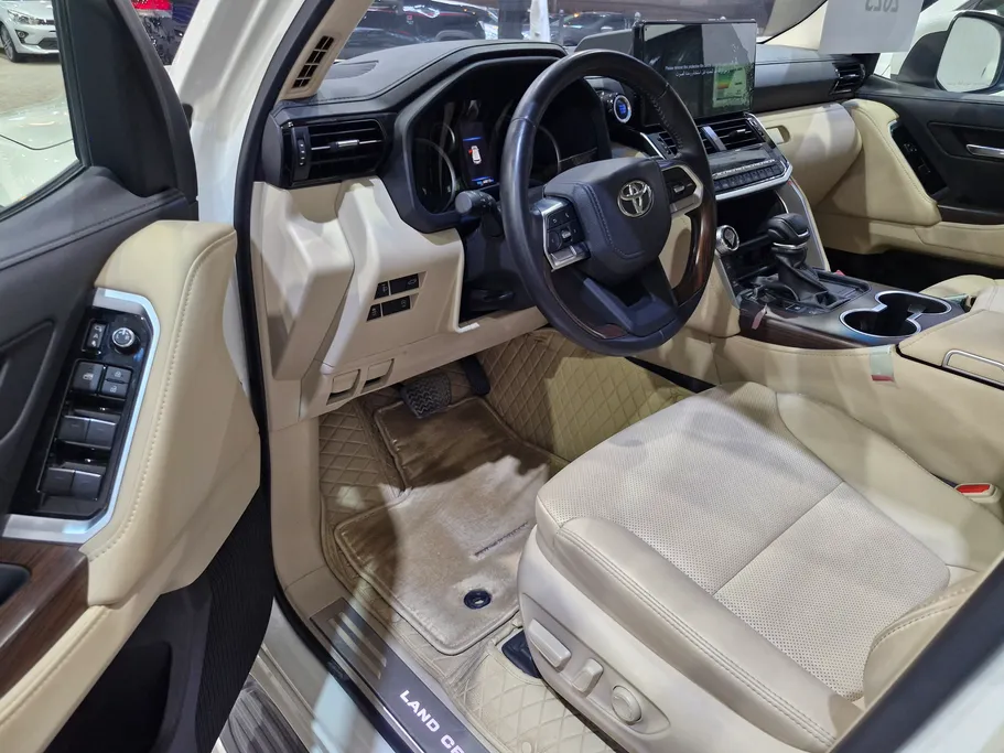 2023 Toyota Land Cruiser GXR 