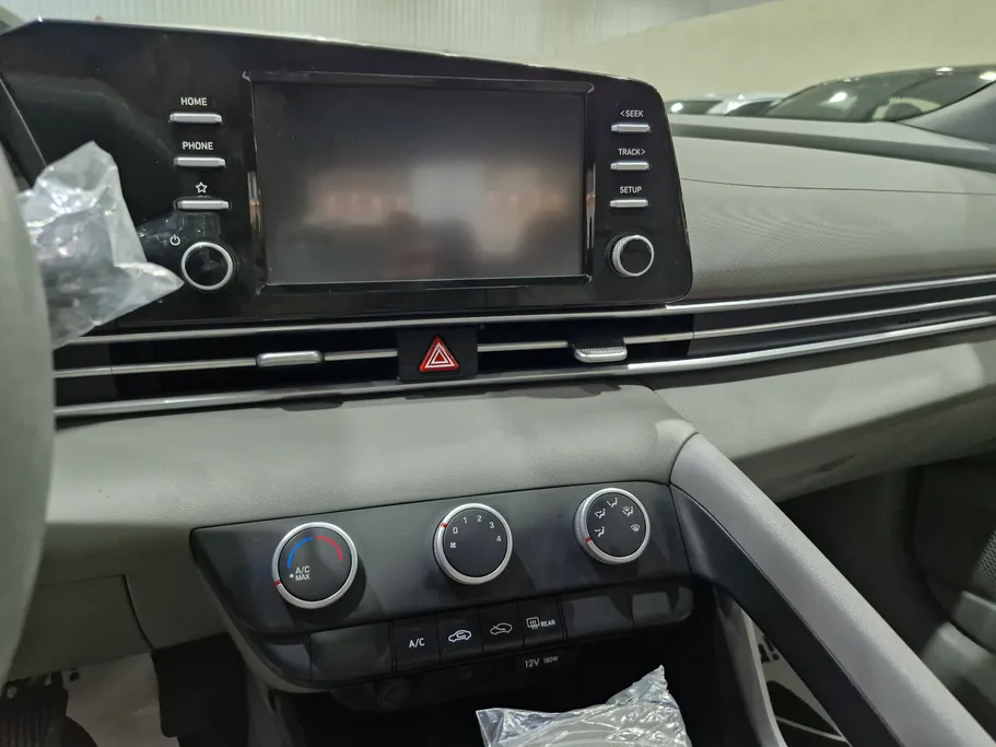 2023 Hyundai Elantra Smart 