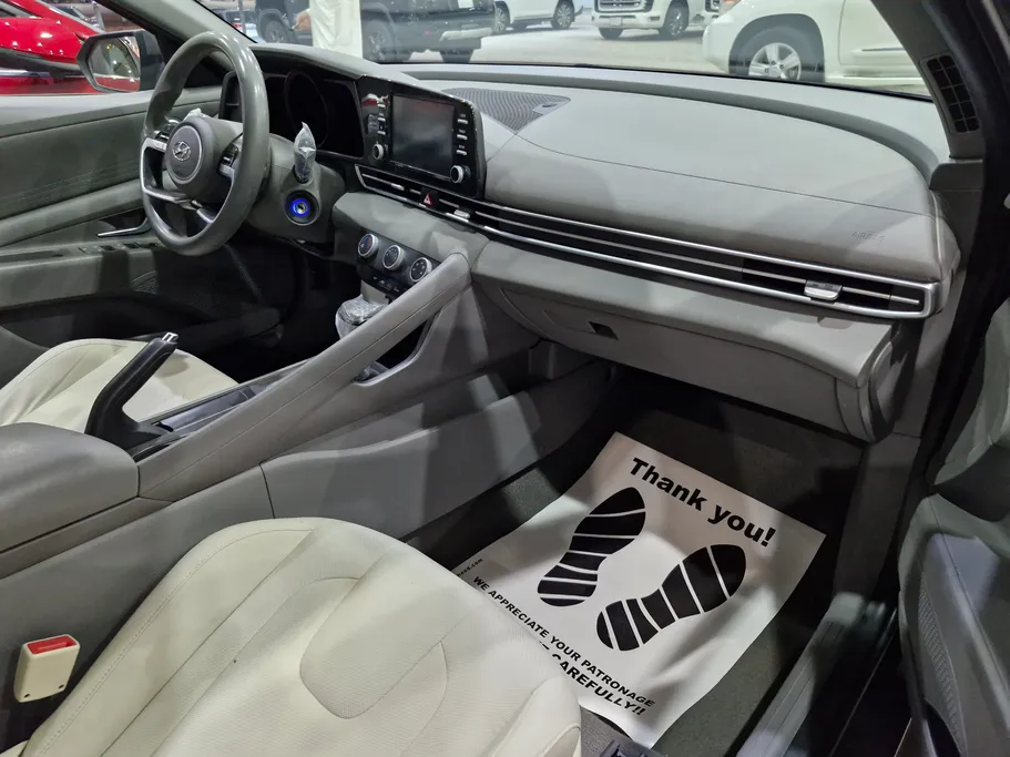 2023 Hyundai Elantra Smart 