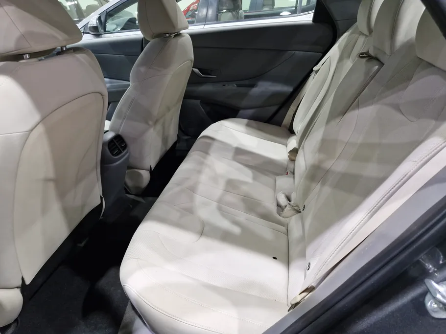 2023 Hyundai Elantra Smart 