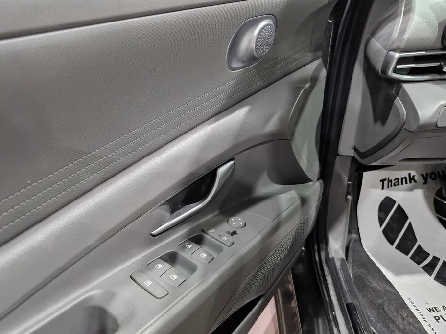 2023 Hyundai Elantra Smart 