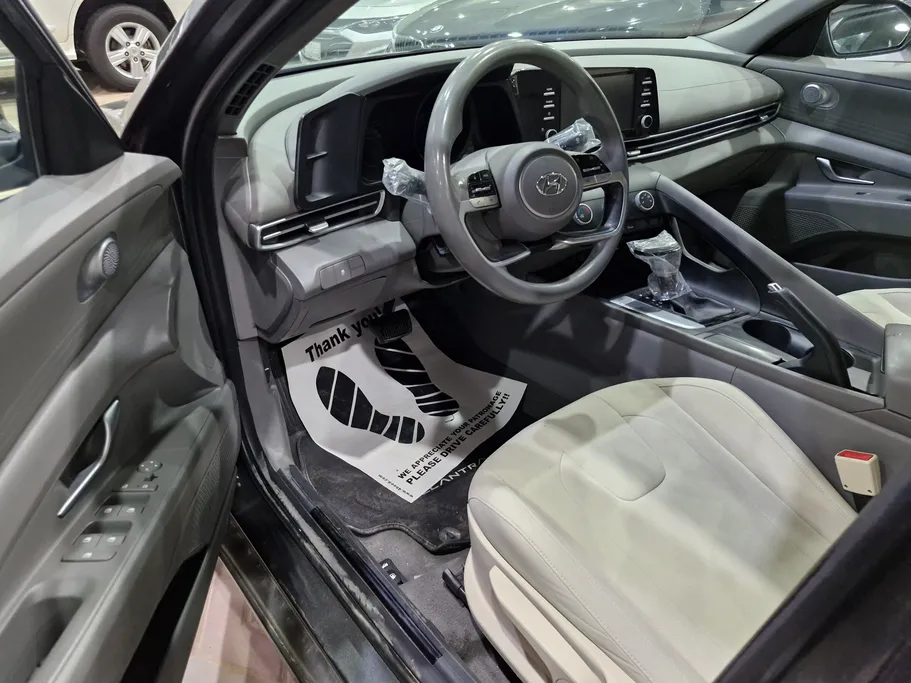 2023 Hyundai Elantra Smart 