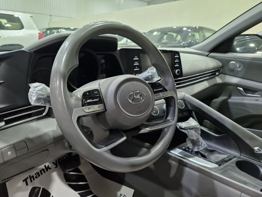 2023 Hyundai Elantra Smart 