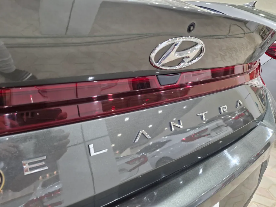 2023 Hyundai Elantra Smart 