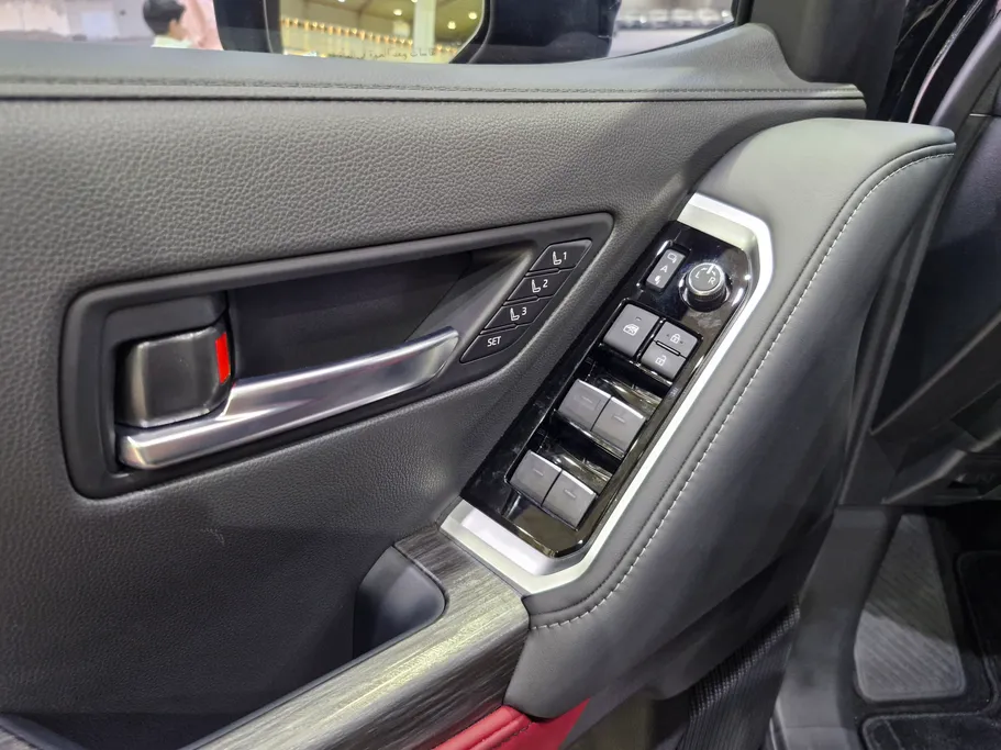 2025 Toyota Land Cruiser GR Sport 