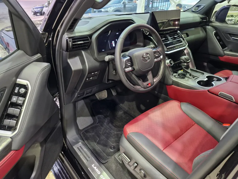 2025 Toyota Land Cruiser GR Sport 