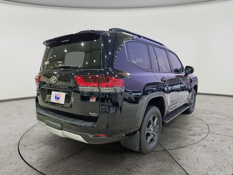 2025 Toyota Land Cruiser GR Sport 