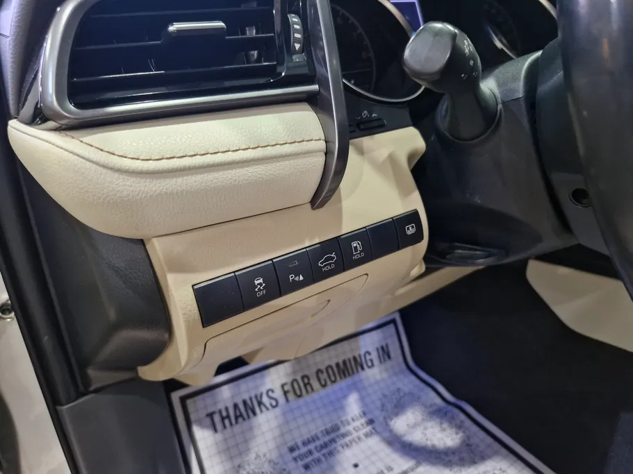 2020 Toyota Camry  GLE 