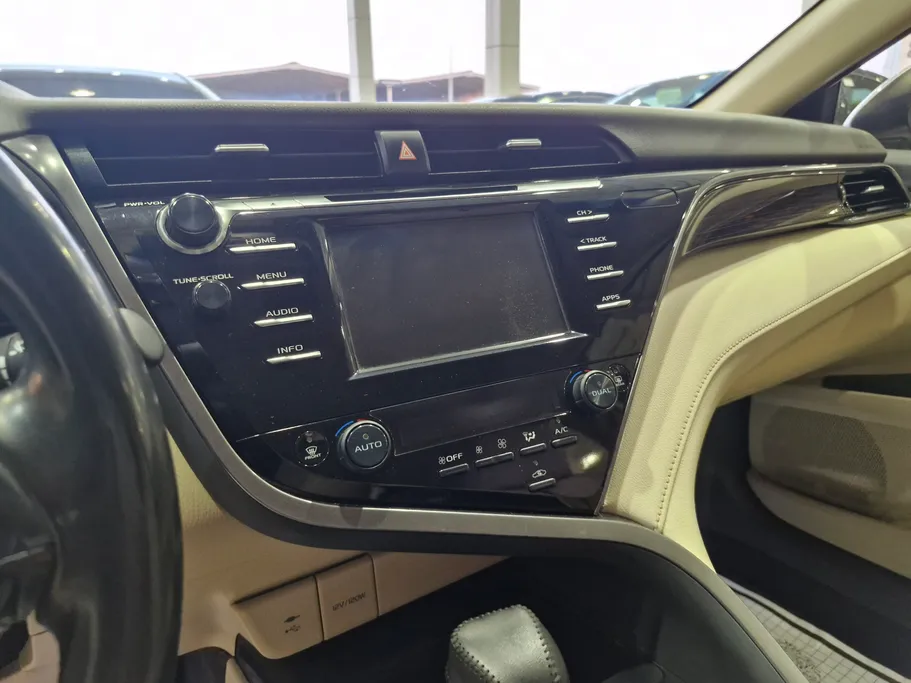 2020 Toyota Camry  GLE 