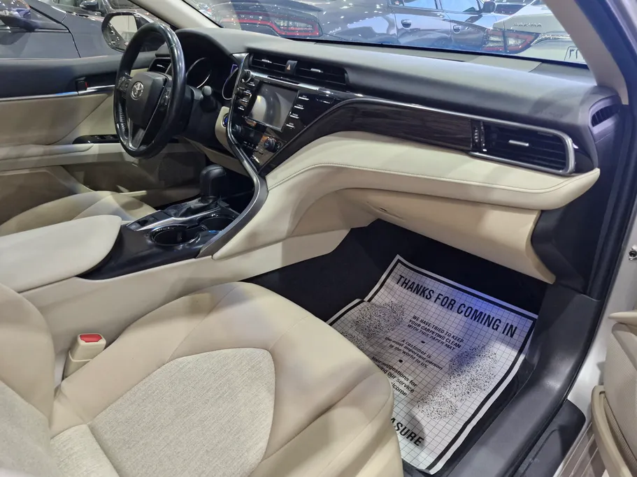 2020 Toyota Camry  GLE 