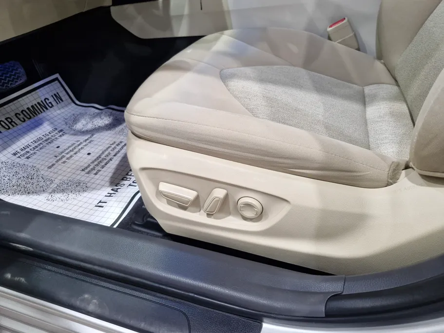 2020 Toyota Camry  GLE 