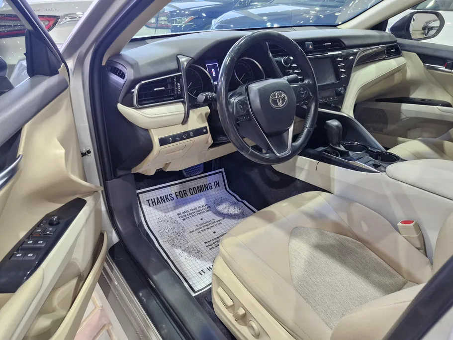 2020 Toyota Camry  GLE 
