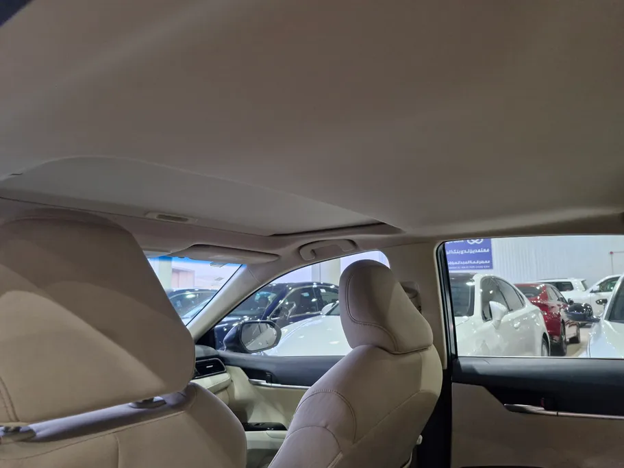 2020 Toyota Camry  GLE 