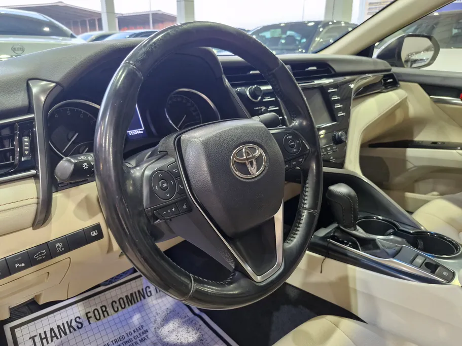 2020 Toyota Camry  GLE 