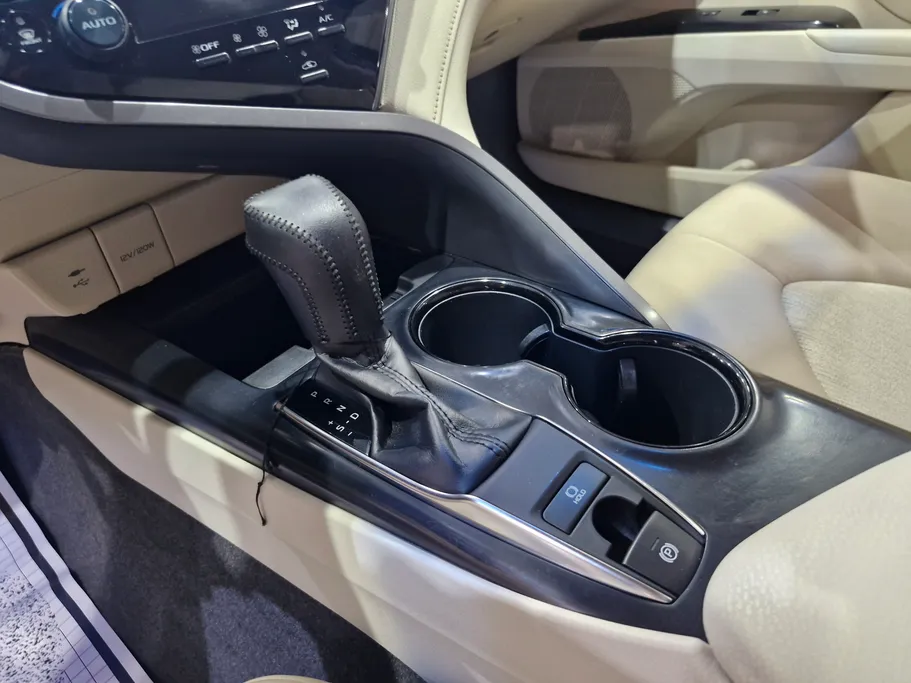 2020 Toyota Camry  GLE 