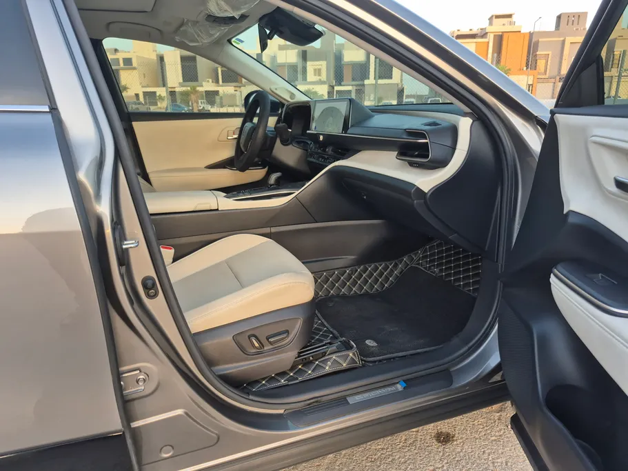 2023 Toyota Crown Premium 
