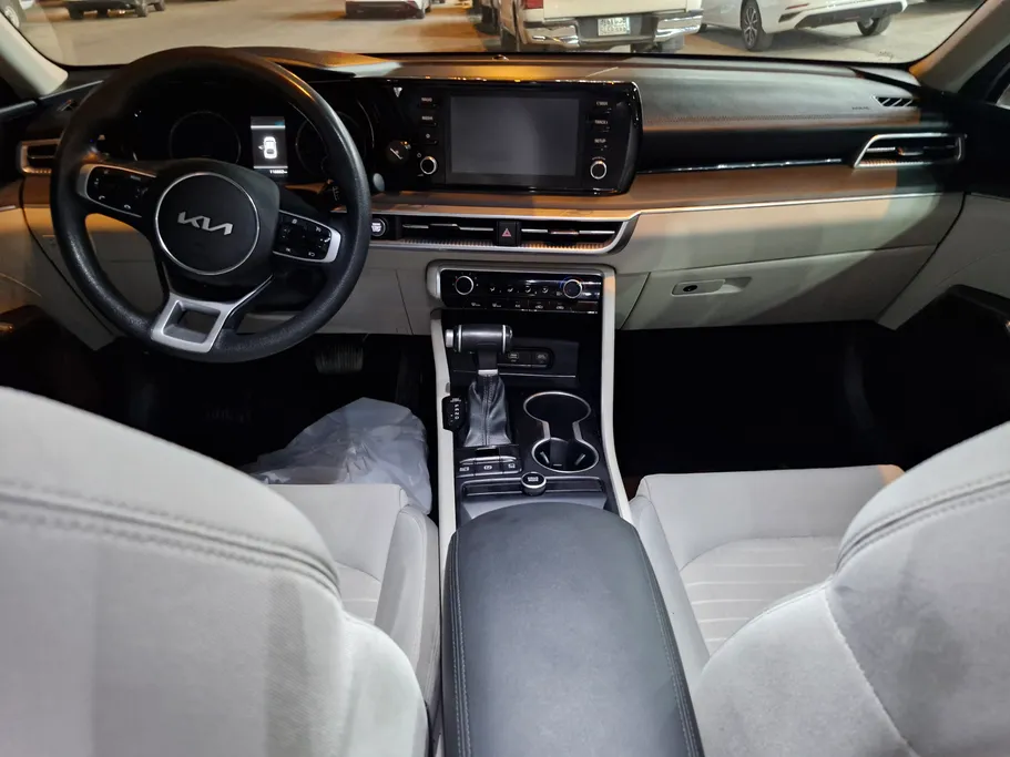 2023 Kia K5 LX 