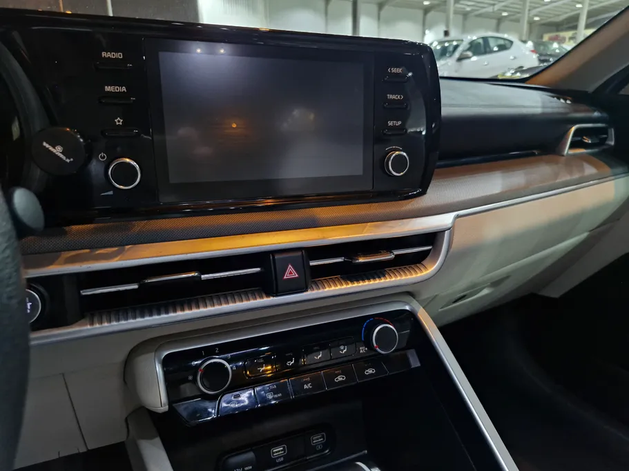 2023 Kia K5 LX 